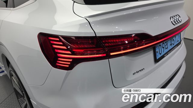 Audi e-tron 2022 — photo 9