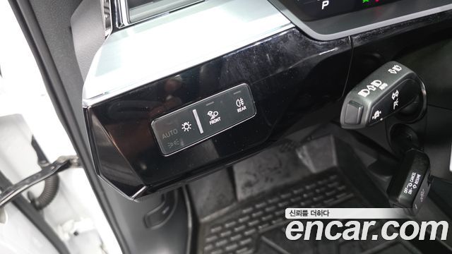 Audi e-tron 2022 — photo 28