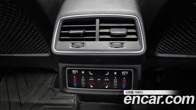Audi e-tron 2022 — photo 29