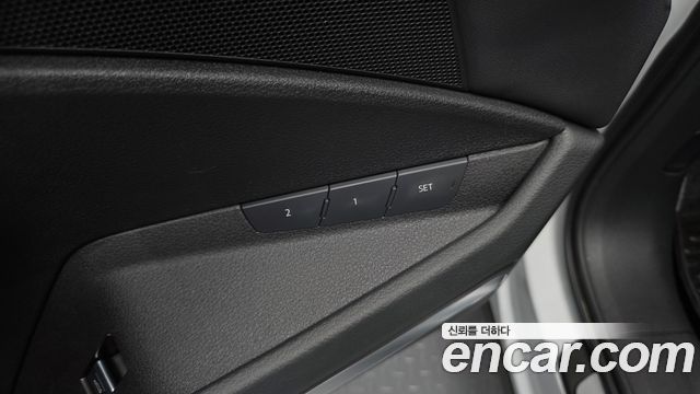 Audi e-tron 2022 — photo 30