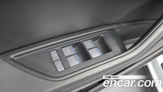Audi e-tron 2022 — photo 31