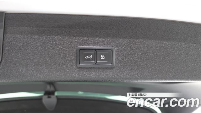Audi e-tron 2022 — photo 35