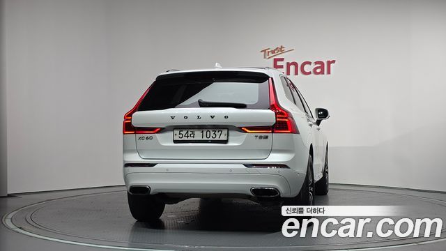 Volvo XC60 2018 — photo 4