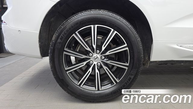 Volvo XC60 2018 — photo 5
