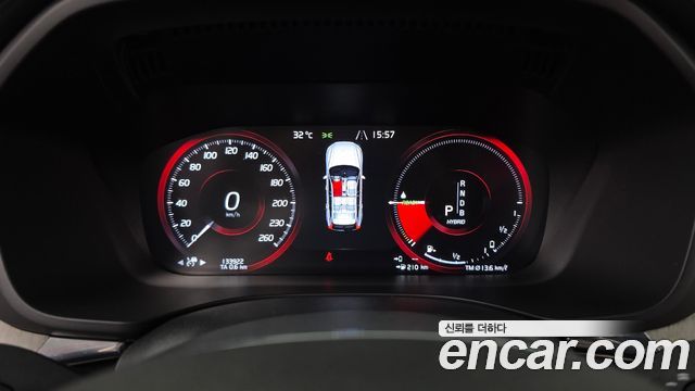 Volvo XC60 2018 — photo 11
