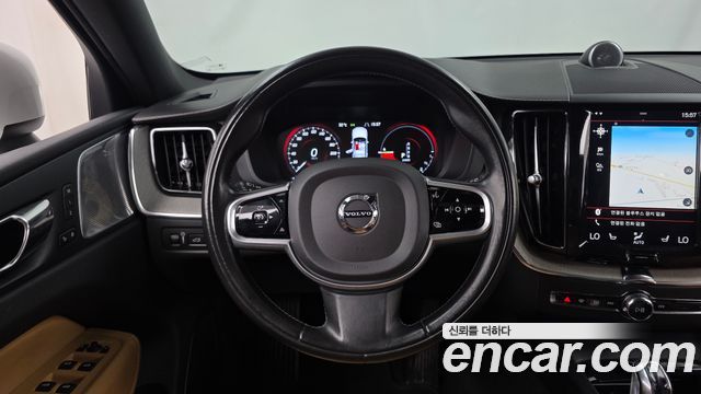 Volvo XC60 2018 — photo 19