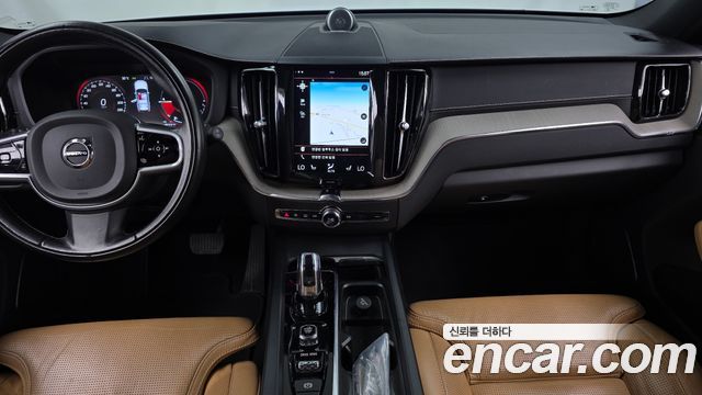 Volvo XC60 2018 — photo 20