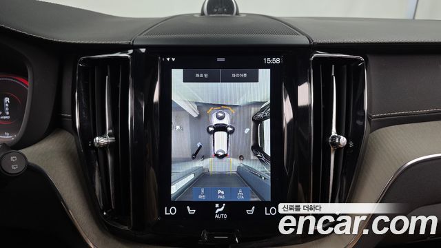 Volvo XC60 2018 — photo 21