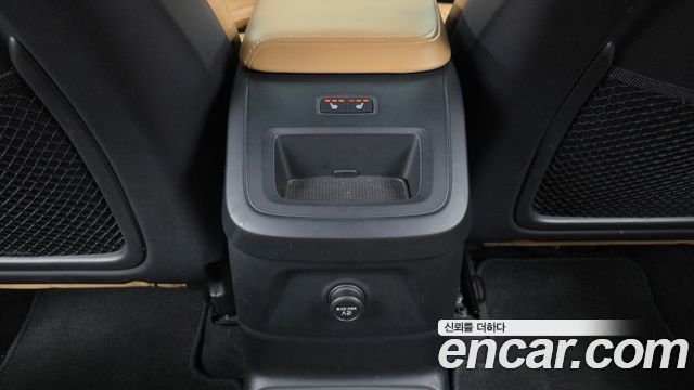 Volvo XC60 2018 — photo 25
