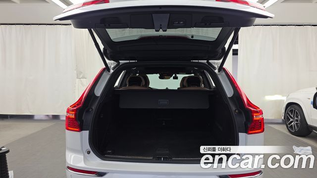 Volvo XC60 2018 — photo 26