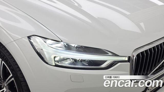 Volvo XC60 2018 — photo 8