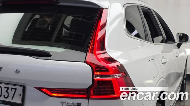 Volvo XC60 2018 — photo 9