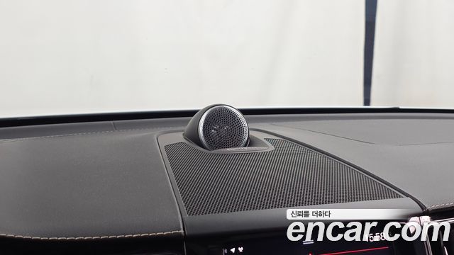 Volvo XC60 2018 — photo 28