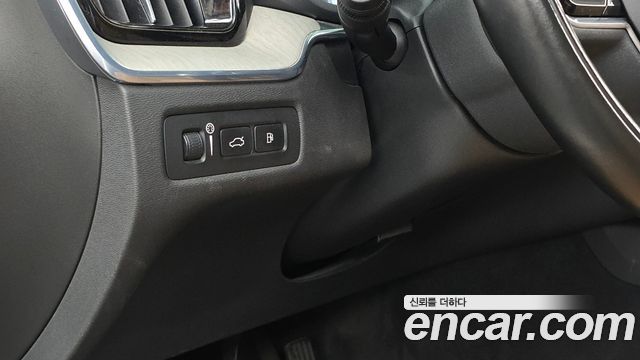 Volvo XC60 2018 — photo 33