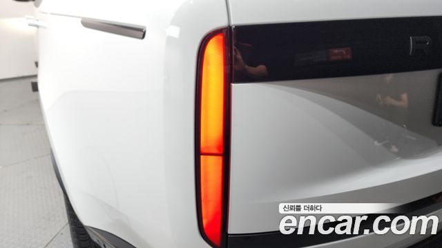 Land Rover Range Rover 2025 — photo 9