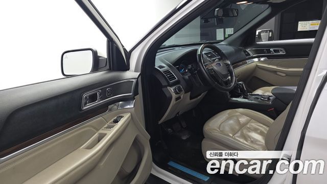 Ford Explorer 2018 — photo 10