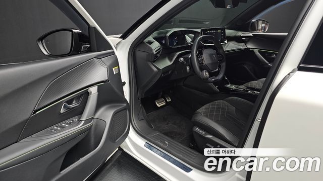 Peugeot 2008 2023 — photo 17