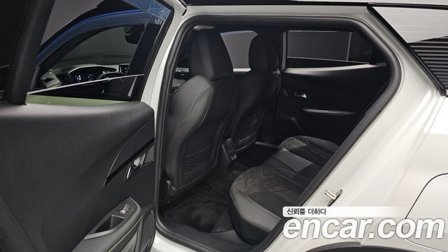 Peugeot 2008 2023 — photo 18