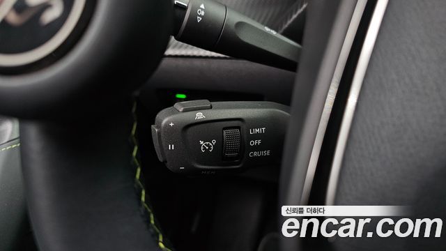 Peugeot 2008 2023 — photo 25