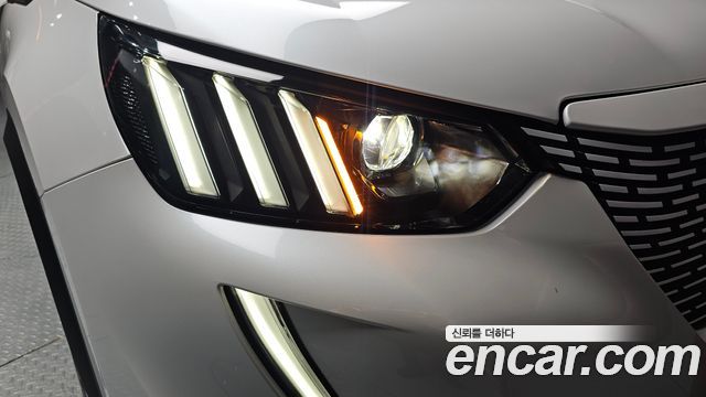Peugeot 2008 2023 — photo 8