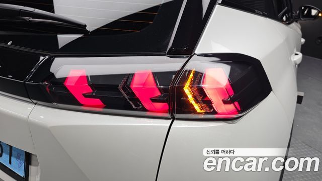 Peugeot 2008 2023 — photo 9