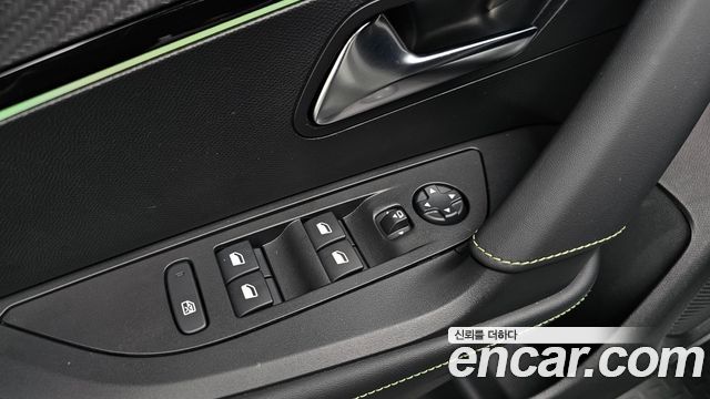 Peugeot 2008 2023 — photo 30