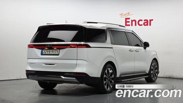 Kia Canival 2023 — photo 2