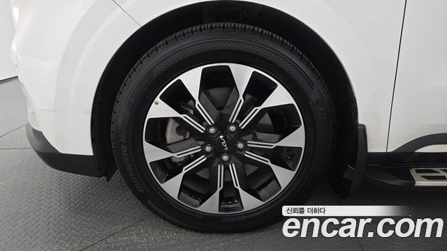 Kia Canival 2023 — photo 5