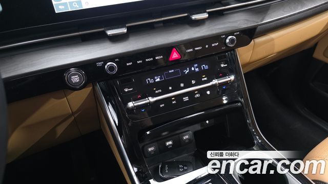 Kia Canival 2023 — photo 17