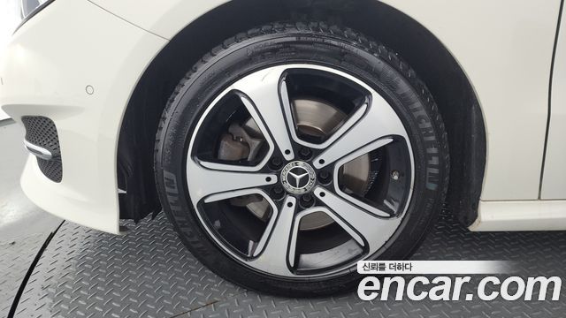 Mercedes-Benz B-Class 2018 — photo 5