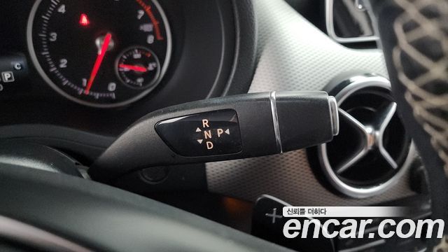 Mercedes-Benz B-Class 2018 — photo 12