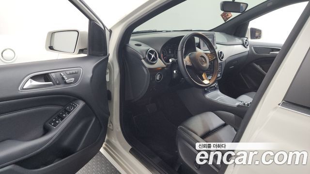 Mercedes-Benz B-Class 2018 — photo 13