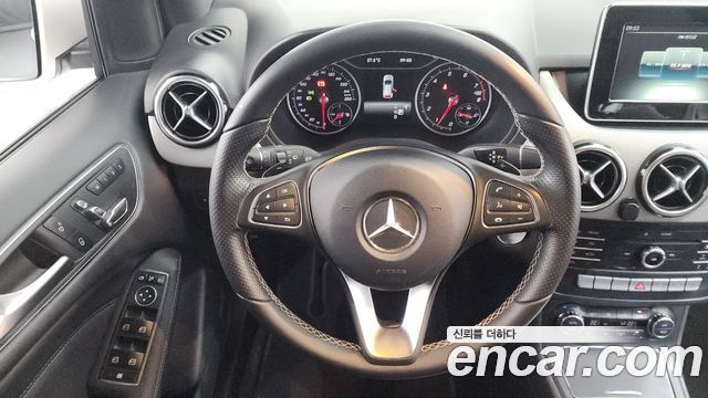 Mercedes-Benz B-Class 2018 — photo 20