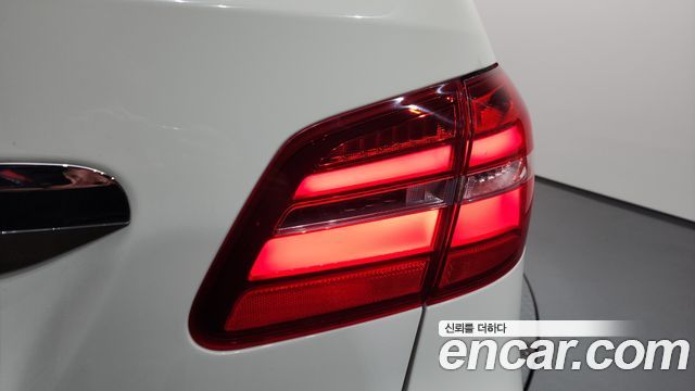 Mercedes-Benz B-Class 2018 — photo 9