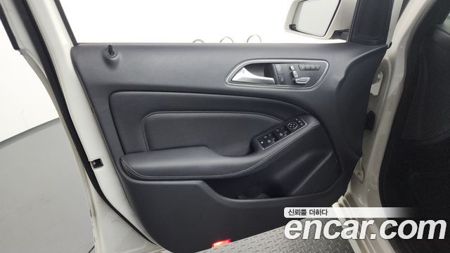 Mercedes-Benz B-Class 2018 — photo 14