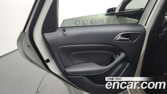 Mercedes-Benz B-Class 2018 — photo 15