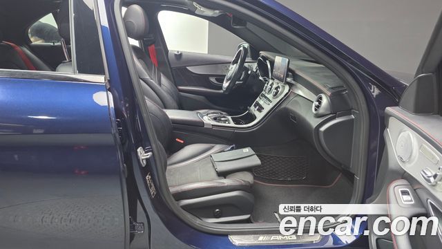 Mercedes-Benz C-Class 2018 — photo 16