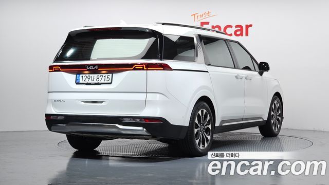 Kia Canival 2023 — photo 2