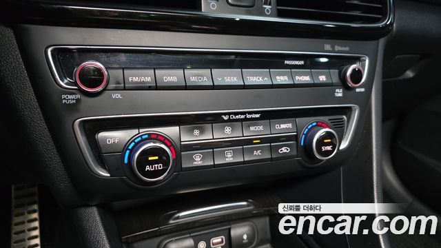 Kia K5 2016 — photo 17