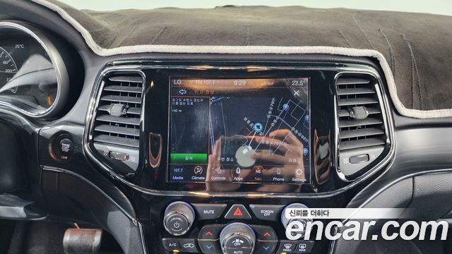 Jeep Cherokee 2021 — photo 11