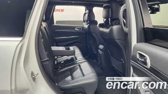 Jeep Cherokee 2021 — photo 32