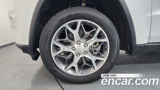 Jeep Cherokee 2021 — photo 36