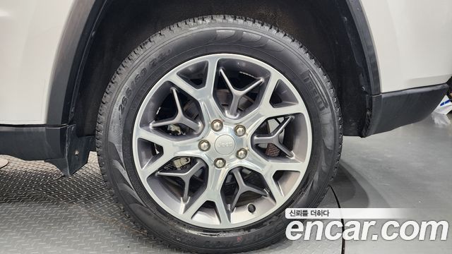 Jeep Cherokee 2021 — photo 37