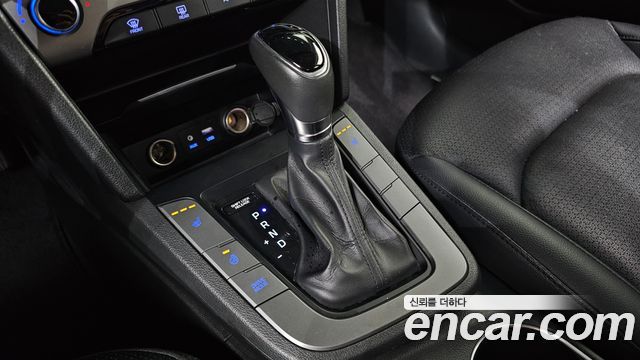 Hyundai AVANTE 2016 — photo 9