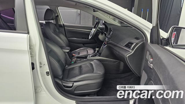 Hyundai AVANTE 2016 — photo 12