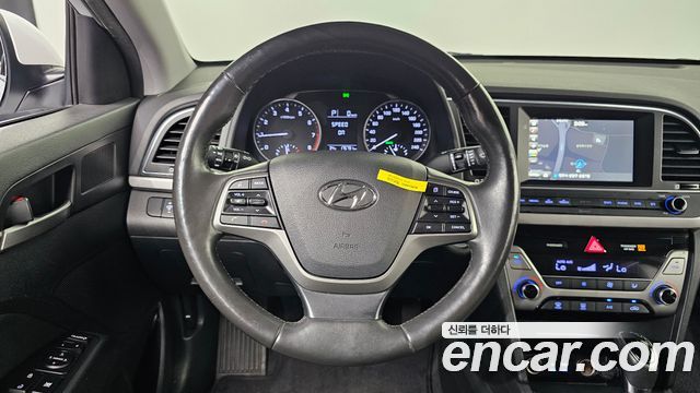 Hyundai AVANTE 2016 — photo 14