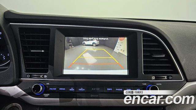 Hyundai AVANTE 2016 — photo 17