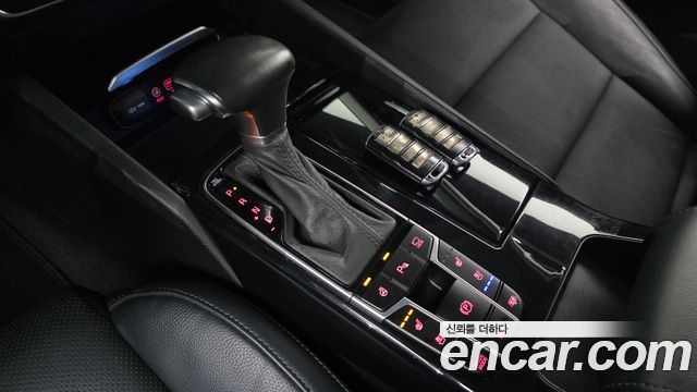 Kia K7 2018 — photo 12