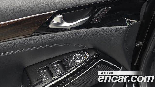 Kia K7 2018 — photo 26