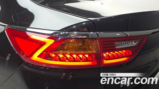 Kia K7 2018 — photo 9